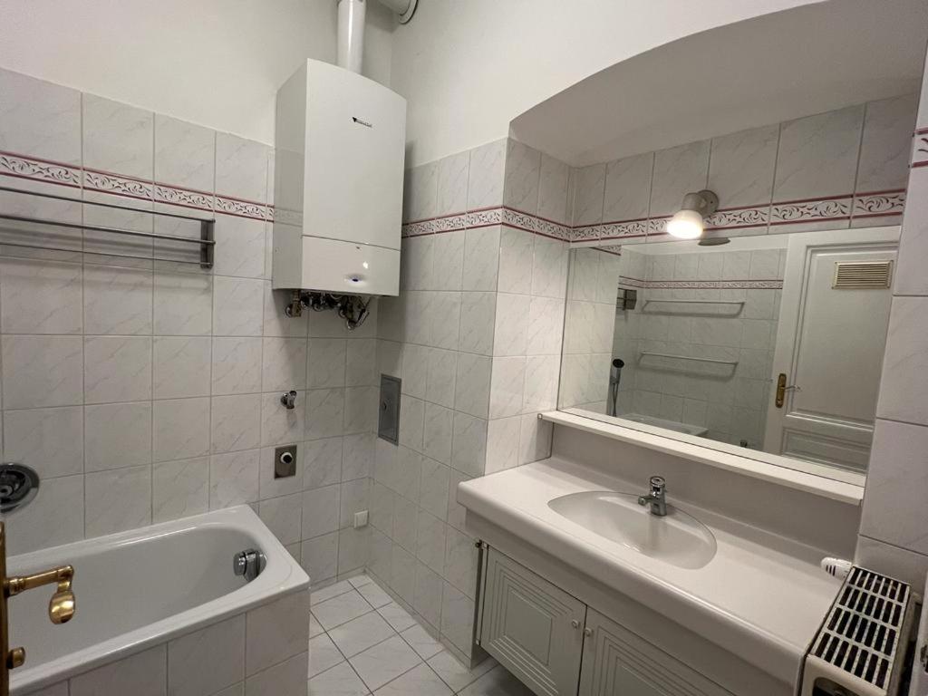 90 M2 Stylish Apartament